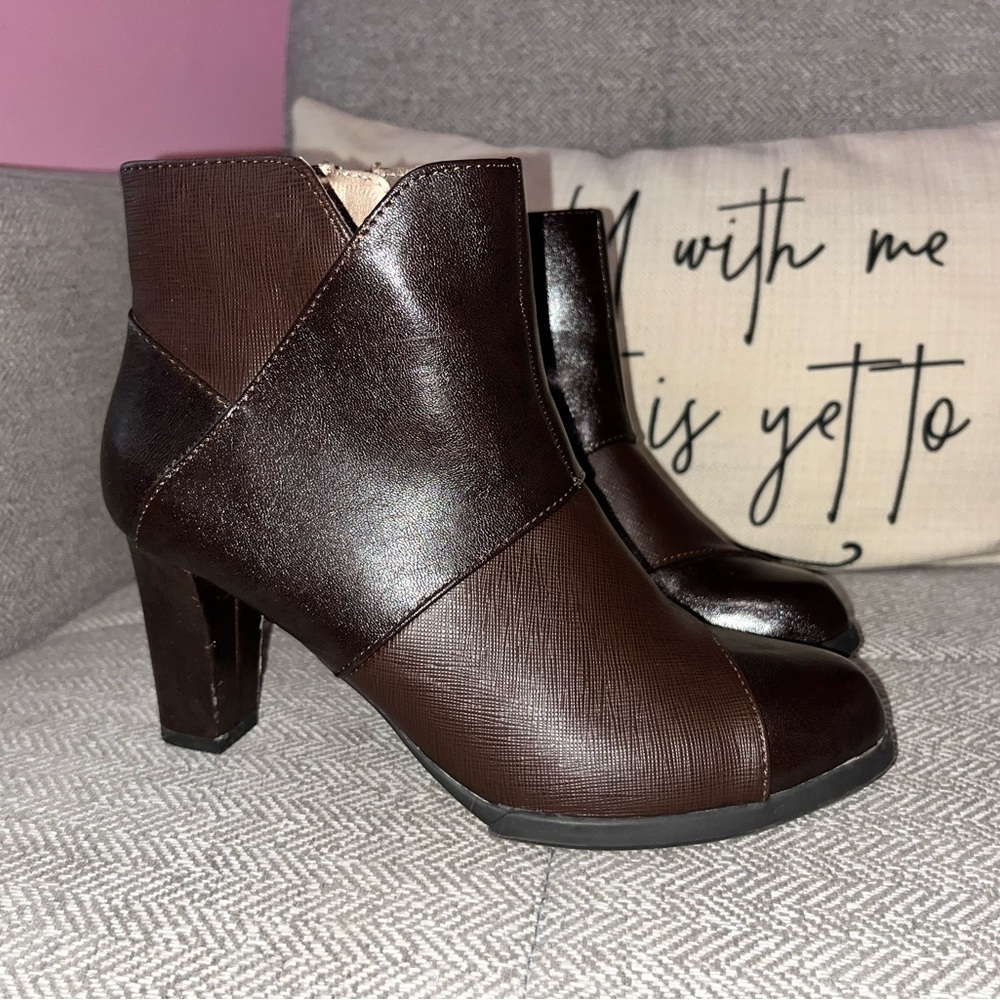 Life Stride Like Me Booties Ankle Boots Brown Velocity Flex Shoes‎